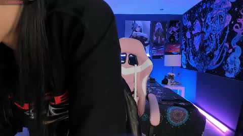 L A N A  online show from September 20, 6:53 pm