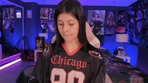 L A N A  online show from September 25, 7:06 pm