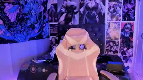LanaKyutt666 online show from July 17, 11:31 pm