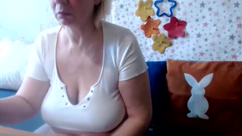 LovelyQueen online show from June 11, 8:01 am