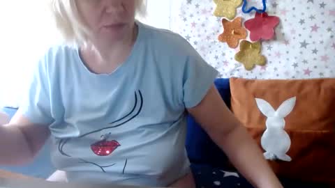LovelyQueen online show from June 15, 7:43 am