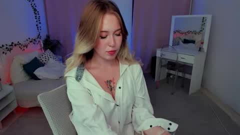 Snapshot of lanaroselle chatting on September 8, 10:20 pm Lana online show from September 8, 10:20 pm