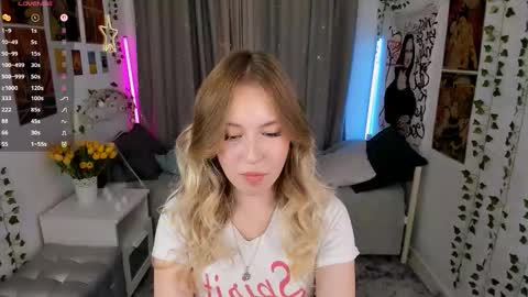 Snapshot of lanaroselle chatting on October 24, 9:22 pm Lana online show from October 24, 9:22 pm