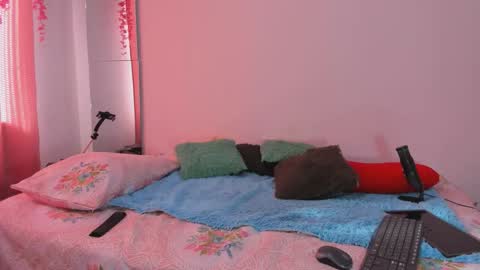 Snapshot of lanastone86 chatting on November 13, 1:10 pm lanastone86 online show from November 13, 1:10 pm