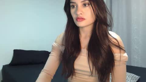 lanawinters1 online show from April 18, 3:43 am