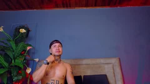 Lance  Max  online show from March 25, 1:44 am