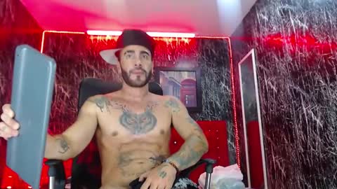 Snapshot of lancelot_benwick chatting on February 27, 9:47 pm Lancelot Benwick online show from February 27, 9:47 pm