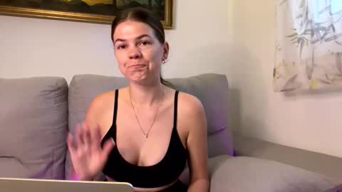 Snapshot of laniyaa chatting on October 16, 7:42 am Laniya online show from October 16, 7:42 am