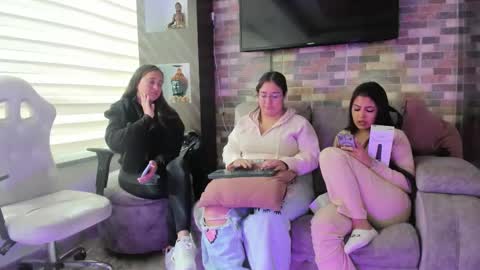 lanna_as online show from February 17, 2:02 pm