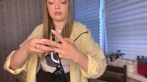 Snapshot of lanniecastellow chatting on March 28, 1:54 pm Hello My name is Lola online show from March 28, 1:54 pm