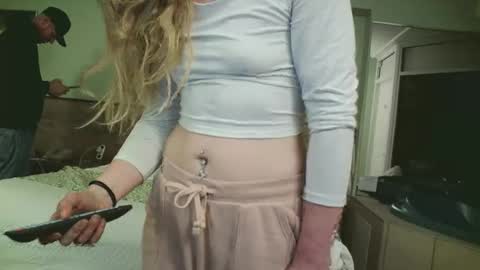 laquail online show from April 28, 7:24 am