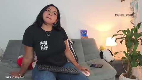 Snapshot of lara1__ chatting on February 19, 1:12 am Lara online show from February 19, 1:12 am