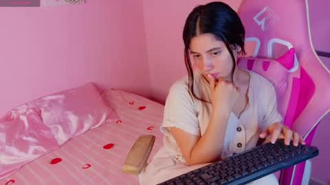 Snapshot of lara_aisha chatting on April 15, 12:56 pm LARA online show from April 15, 12:56 pm