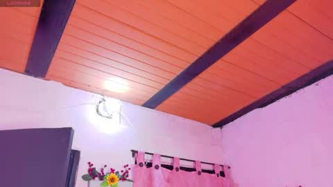 Snapshot of lara_aisha chatting on April 25, 11:46 pm LARA online show from April 25, 11:46 pm