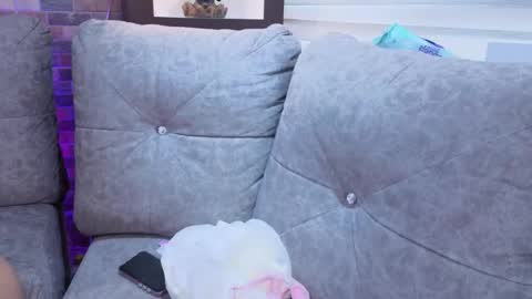 lara_as online show from June 3, 1:36 pm