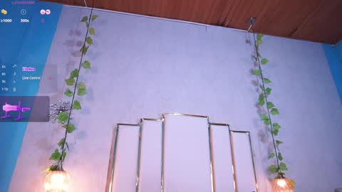 Hello Guys I am Lara Giraldo  WELCOME To my room online show from December 18, 6:53 am