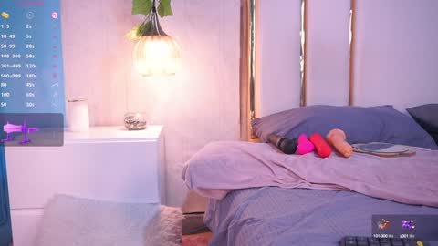 Hello Guys I am Lara Giraldo  WELCOME To my room online show from January 12, 10:02 am