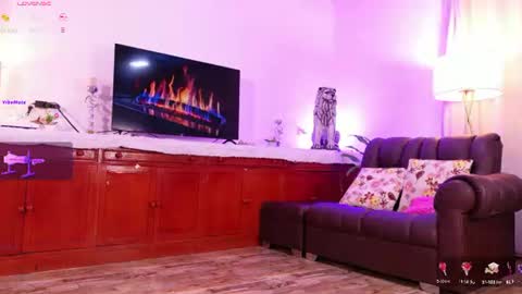 Hello Guys I am Lara Giraldo  WELCOME To my room online show from June 12, 11:25 pm