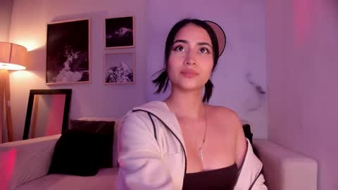 Snapshot of lara_madisson chatting on March 2, 4:47 am Lara Madisson online show from March 2, 4:47 am