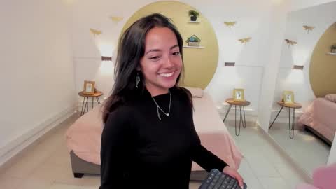 lara online show from October 14, 8:20 pm