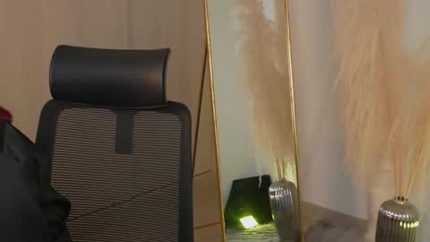 Lara Beker online show from December 22, 5:32 pm