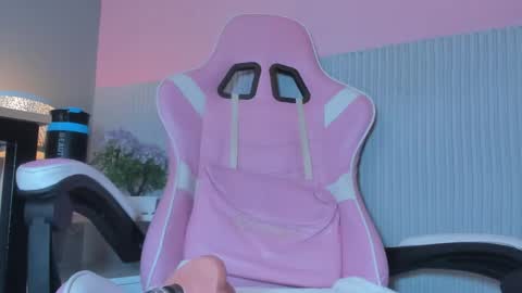 laraebony_ online show from June 7, 11:25 am