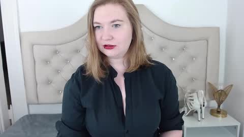 Snapshot of laraflirt chatting on December 4, 7:01 pm LaraFlirt online show from December 4, 7:01 pm