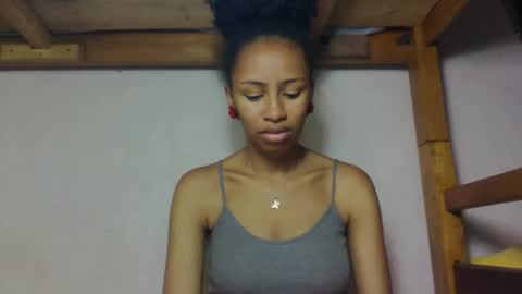 larah98 online show from February 5, 7:35 am