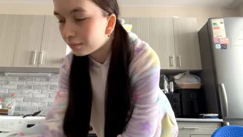 lara online show from March 6, 7:38 am