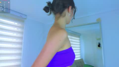 Lara  online show from December 9, 6:25 pm