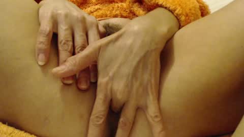 laralhotr online show from December 2, 7:05 pm