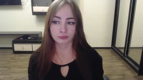 Laralianna online show from December 8, 6:39 pm