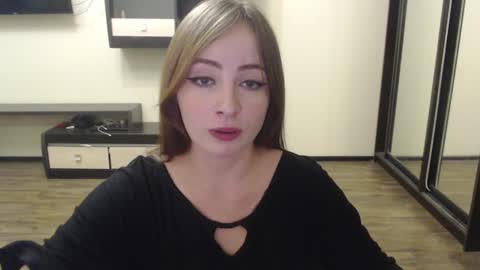 Laralianna online show from December 11, 7:25 pm