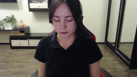 Laralianna online show from October 8, 2:25 pm