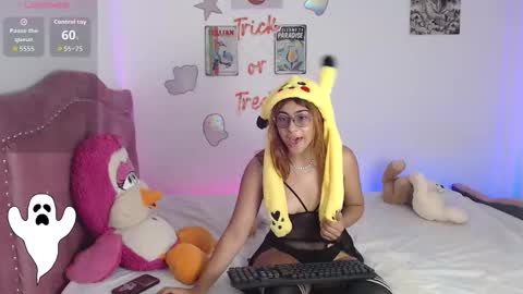 laramucci online show from October 31, 7:59 pm