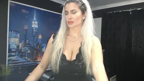 laras_moans online show from January 1, 8:24 am