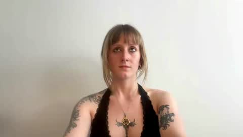 Snapshot of larasweetgirl chatting on June 18, 4:33 pm Lara online show from June 18, 4:33 pm