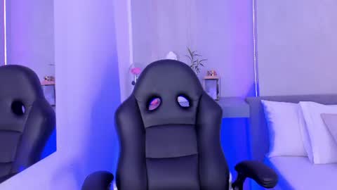 Laura online show from July 29, 10:30 pm