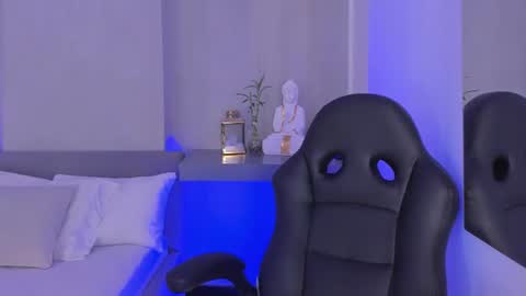 Laura online show from July 30, 10:20 pm
