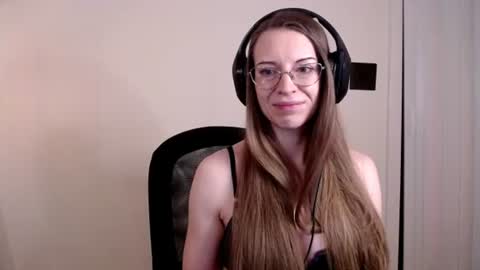Snapshot of larawintersxxx chatting on June 14, 9:06 pm larawintersxxx online show from June 14, 9:06 pm