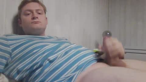 Snapshot of largebit17 chatting on March 31, 6:08 pm largebit17 online show from March 31, 6:08 pm