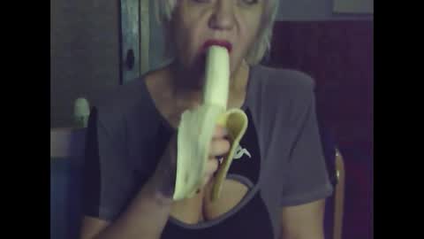 larisaq4ugo24 online show from February 3, 9:29 pm