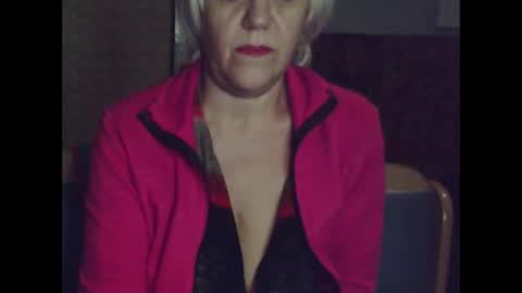 larisaq4ugo24 online show from October 11, 7:45 pm