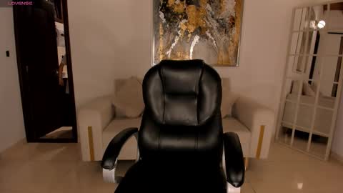 Larisa Smirnov online show from March 18, 4:48 am