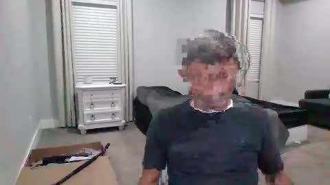 larry77733217 online show from April 7, 1:17 am