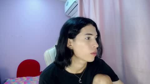 Snapshot of larry_craft chatting on March 4, 8:26 pm larry online show from March 4, 8:26 pm