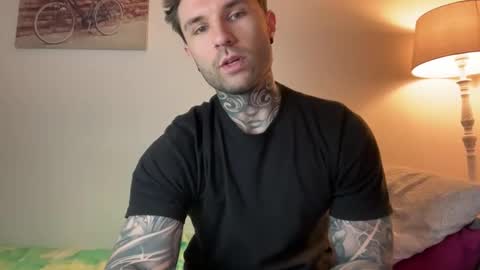 Snapshot of larsskeet chatting on November 27, 2:19 pm larsskeet online show from November 27, 2:19 pm