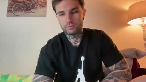 Snapshot of larsskeet chatting on December 1, 1:38 pm larsskeet online show from December 1, 1:38 pm