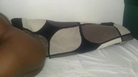 larvy12 online show from March 27, 12:05 pm