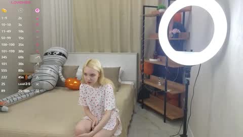 Emilia for my friends Amy online show from November 7, 1:05 am